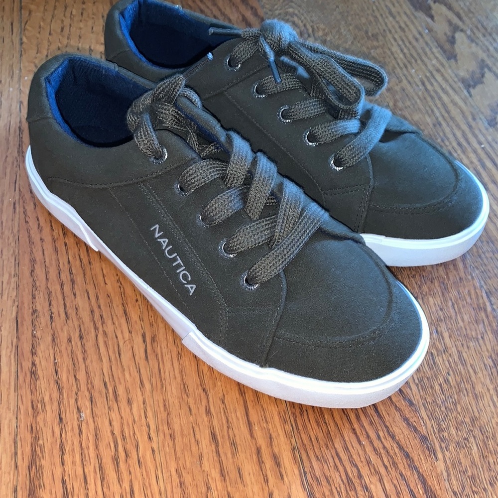 Kids size 2 nautica shoes.